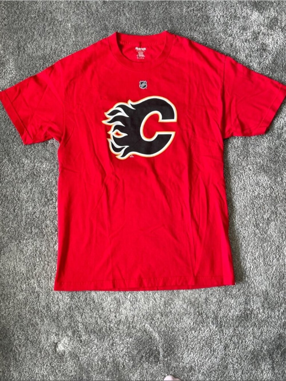 EC Reebok Calgary Flames Johnny Gaudreau Short Sleeve T-Shirt - Size Large